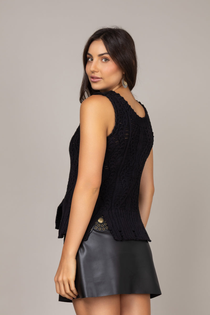 Blusa em Regata de Crochê