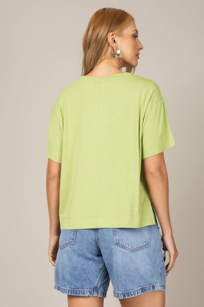 Blusa Básica Decote V em Malha