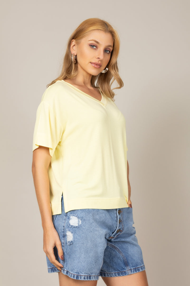 Blusa Básica Decote V em Malha