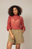 Blusa em Renda com Mangas Bufante