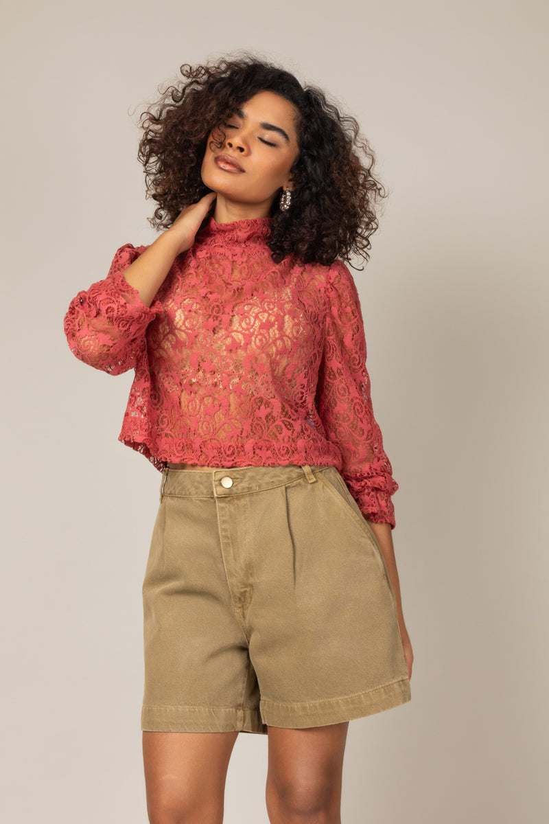 Blusa em Renda com Mangas Bufante