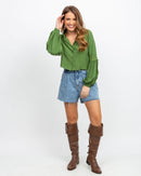 Camisa Cropped com Detalhe em Renda Verde